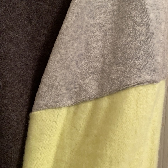 (1X) Plus Size Front Twist Scoop Neck Sweater - Picture 4 of 6